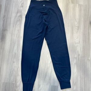 Lululemon Track Pant Bottoms Women's Size 4 Navy Joggers Stretch Leg Ankle Cuff
